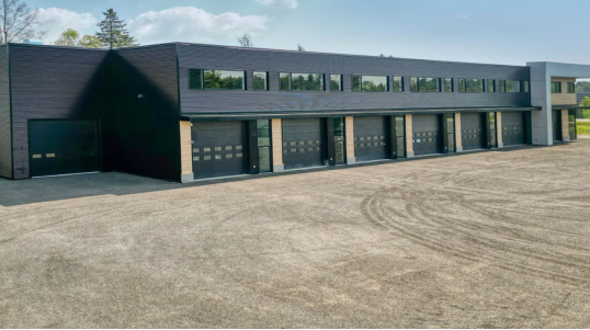 Vous avez besoin d‘un espace locatif ? Vous devez vous relocaliser, vous avez besoin d'un nouvel air de bureaux, d'espace de détail, local commercial ou d'usine ? 